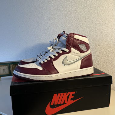 Air Jordan 1 High OG Bordeaux
