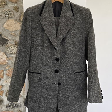 Italienisches Vintage-Set: grauer Tweed-Blazer und Hose