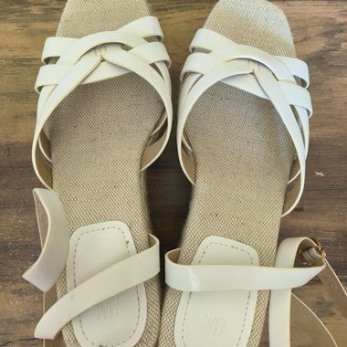 Sandali H&M bianchi con zeppa e cinturini