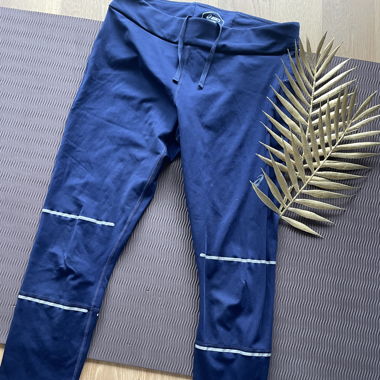 dunkelblaue sportleggins 