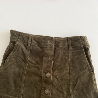 Olive green skirt with pockets 