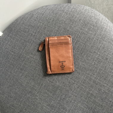Leather card case with zipper