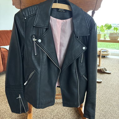 Giacca in ecopelle stile biker