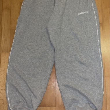 Grey jogging pants iets frans