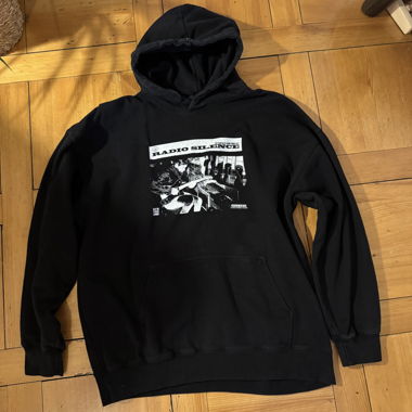 Schwarzer Hoodie Radio Silence Print