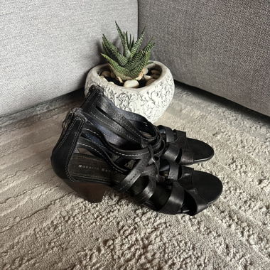 Schwarze Sandalen Grösse 39