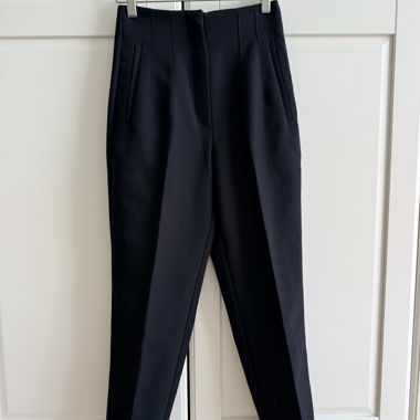 Zara schwarze Stoffhose XS 7/8-Länge