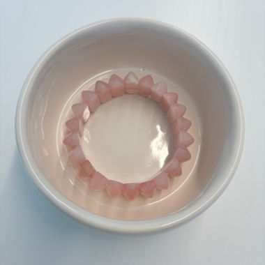 Armband aus rosa Natursteinen