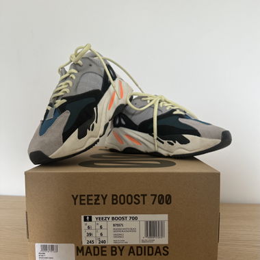 Yeezy boost 700