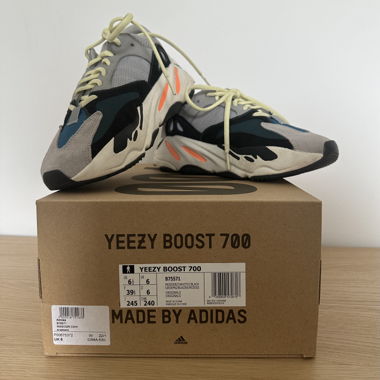 Yeezy boost 700