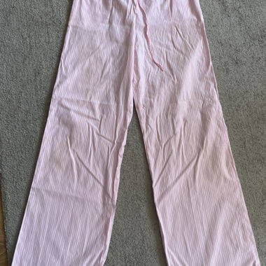 Pantalon de loisirs rose rayé