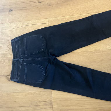 Schwarze Bershka Jeans in Grösse 34_praktisch neu
