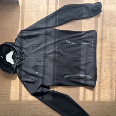 Adidas Laufjacke mit Kapuze