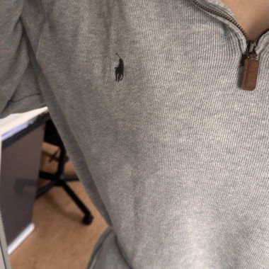 Grauer Polo Half-Zip Sweater