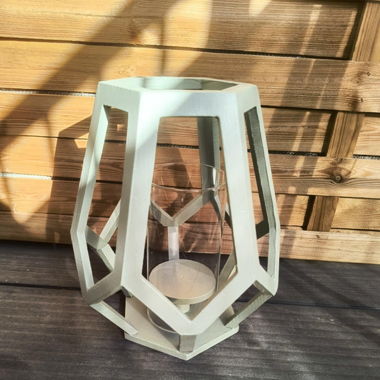 Geometrischer Kerzenhalter aus Holz