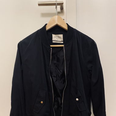 Schwarze kurze Jacke