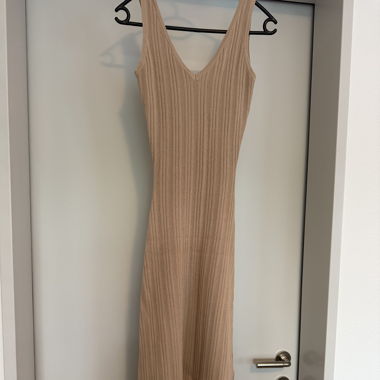 Strickkleid von Pretty Lavish in beige