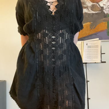 Robe noire en dentelle