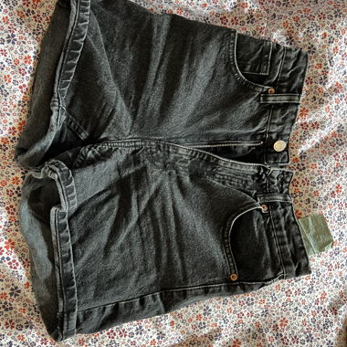 Zara Schwarze Denim-Shorts