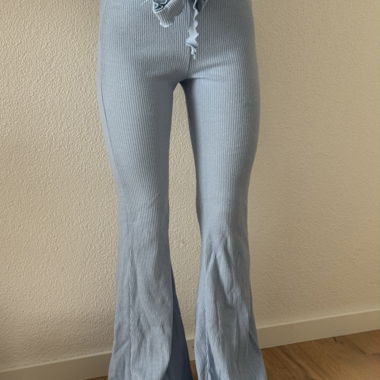 Blaue Rippstrick-Hose