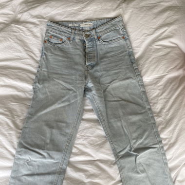 hellblaue Jeans