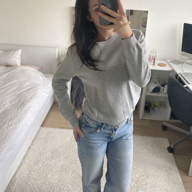 Grauer Zara Pullover