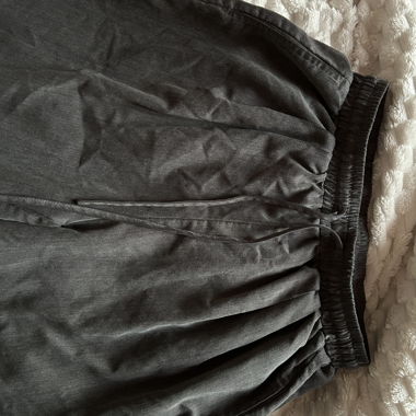 graue weite Hose