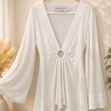 NA-KD Kleid in weiss mit Flatterärmeln