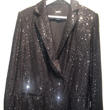  Funkelnder Pailletten-Blazer von Pull&Bear