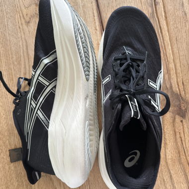 ASICS Nimbus 27