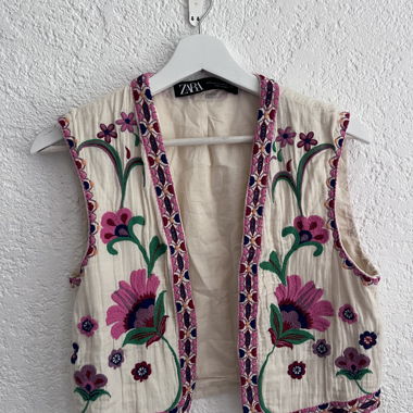 Zara gilet brode sans manches