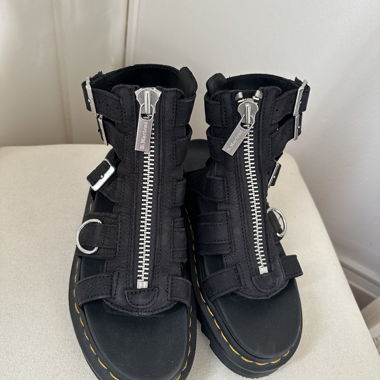 Dr.Martens Sandalen