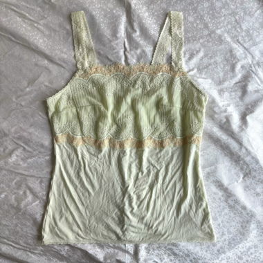 "Kooija" Made in Japan Curvy Spitzen-Cami-Top