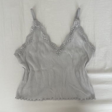 WHITE CROP TOP WITH LACE DETAILS