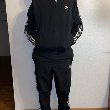 Tuta adidas nera a tre strisce