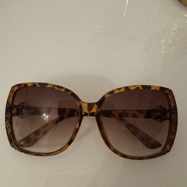 Lunettes de soleil tendance brune