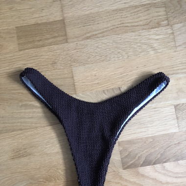 parte inferiore del bikini marrone