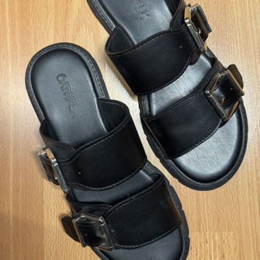 Sandales noires T37 très bon état 