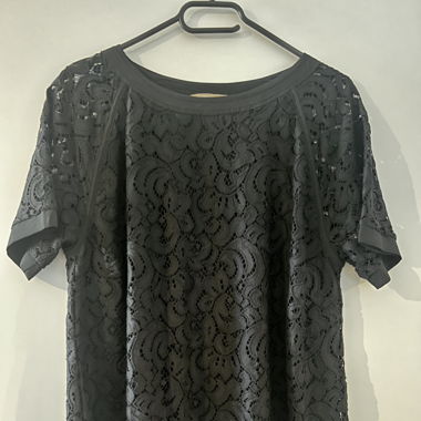 Shirt mit transparenten Ärmeln