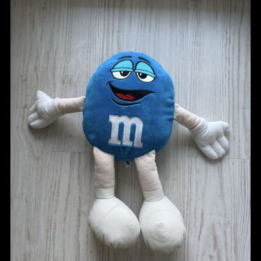 Peluche-coussin M&M's bleue