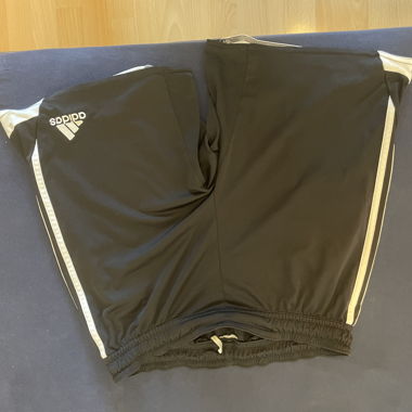 Short de sport Adidas