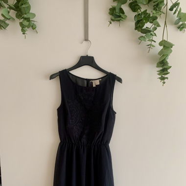 Vestito con ricamo