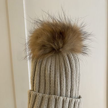 Mütze mit fake Fell Pompon