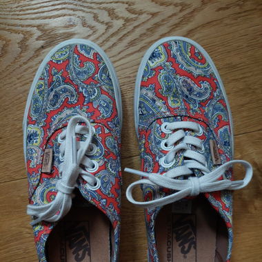 Vans mit Paisley Muster