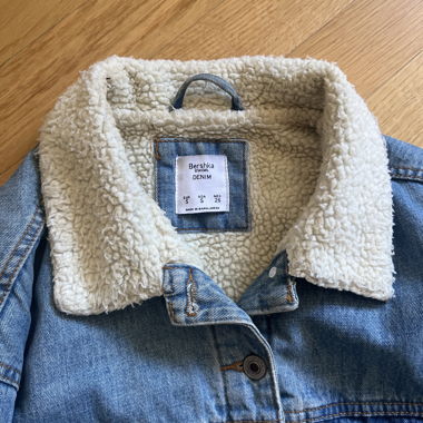Giacca di jeans Bershka con pelliccia sintetica