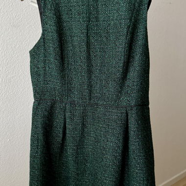 Robe fourreau verte (avec détails dorés)