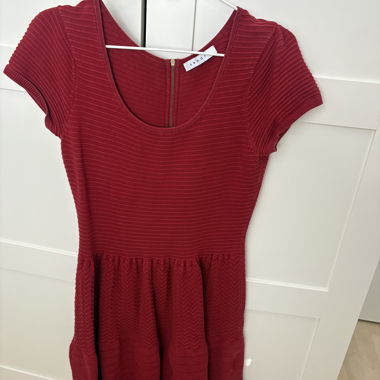 Rotes Sandro Strickkleid