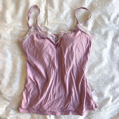 Rosa Strick-Cami-Top mit floralem Spitzenbesatz