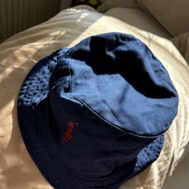 Bucket hat
