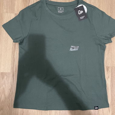 Green T-shirt Universal People